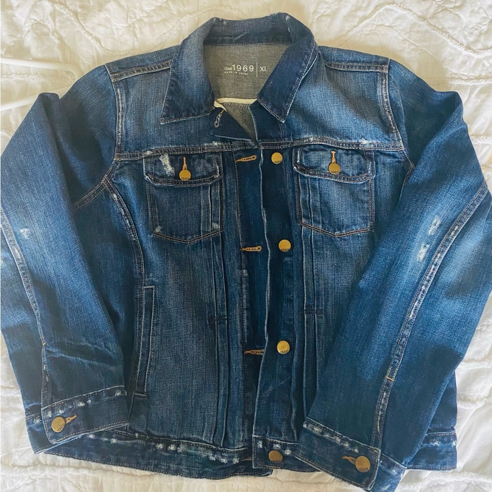 Gap distressed women’s denim jacket size XL